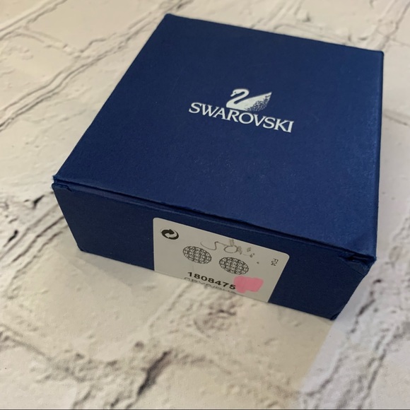 SOLD ✅ New Swarovski clip-on earrings. - Picture 3 of 11